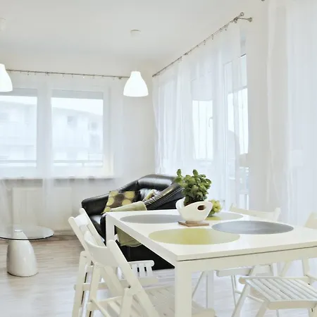 Nowy Apartament Marcelin 아파트
